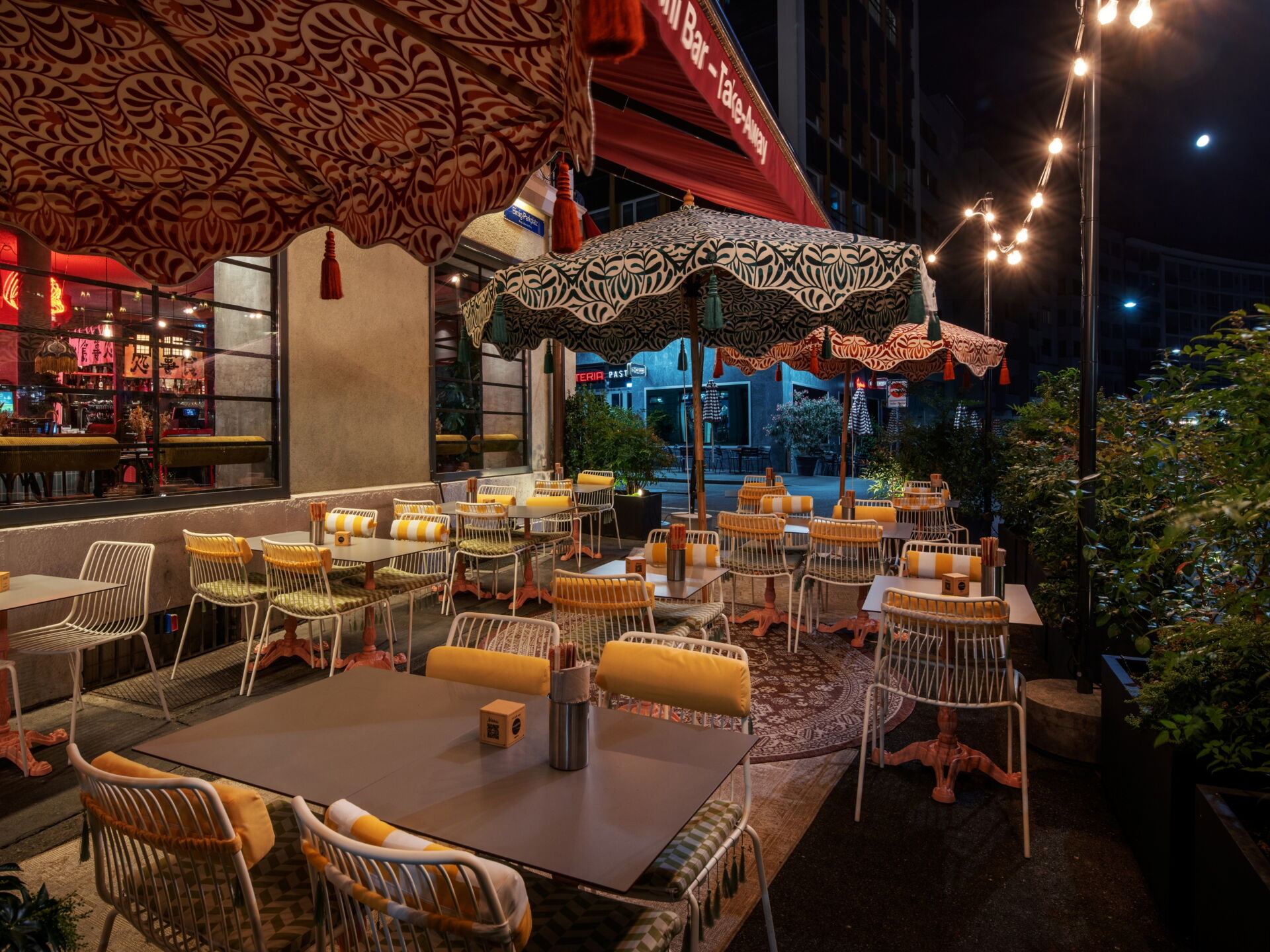 lauschige Terrasse mit Aussensitzplätzen in Basel, geniesse Sushi draussen auf unserer gemütlichen Terrasse